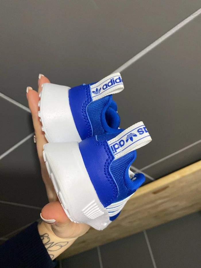 Basket adidas taille 20 neuve - photo numéro 2