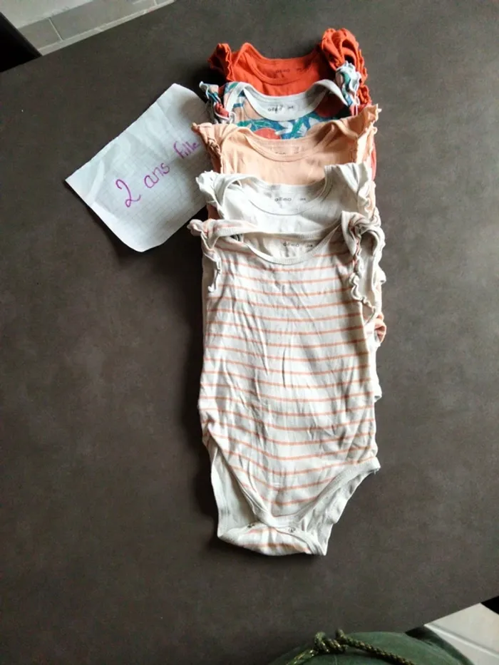 Lot 5 bodies manches froufrous