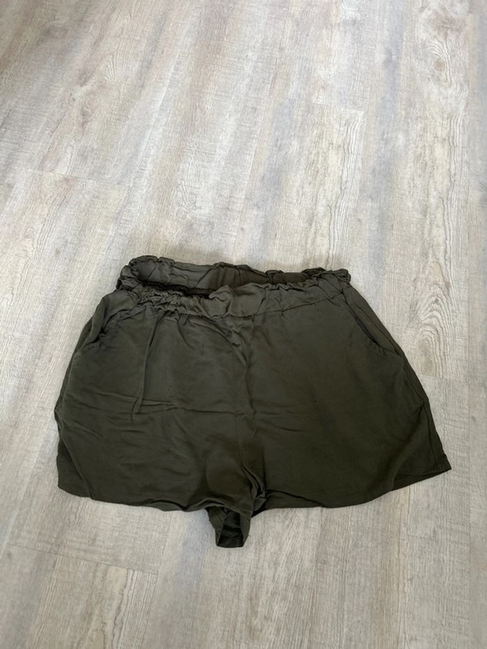 Short kaki Primark taille 38