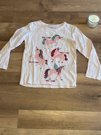 Je vend un haut manche longue fille taille 6 ans 113-119cm très bon état