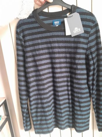 Pull levi's taille xs neuf