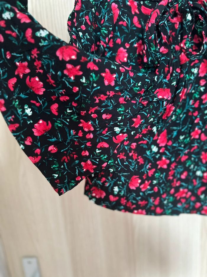 Short fleurie taille haute avec ceinture noir rouge taille M ZARA - photo numéro 5