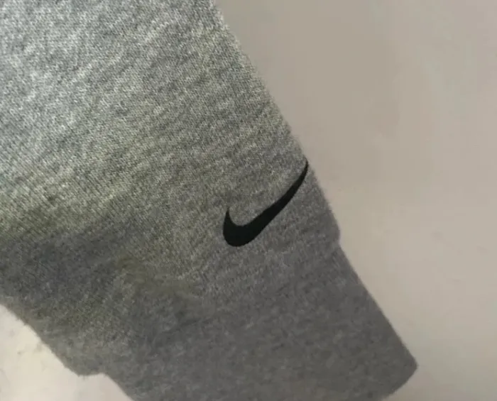 Pull Nike taille S - photo numéro 3