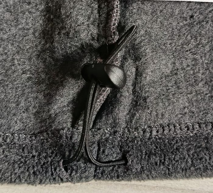 Très belle veste polaire zippée de couleur grise. Taille 12 -14 ans (taille grand) - photo numéro 7