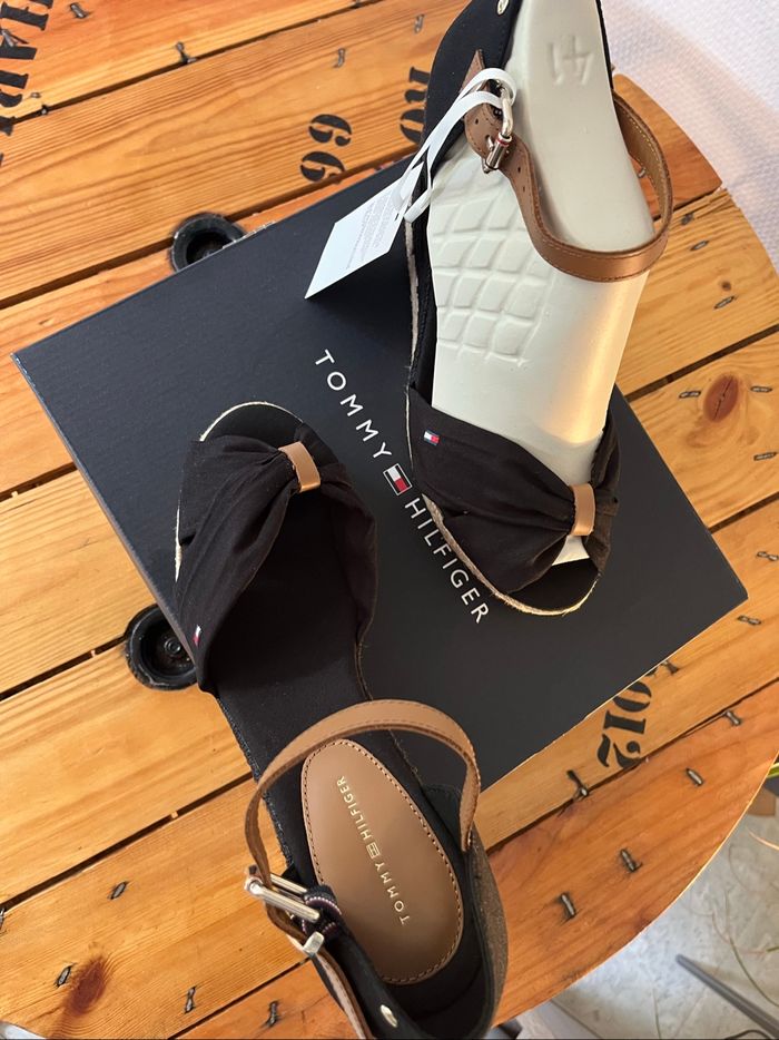 Chaussures neuves tommy Hilfiger - photo numéro 2