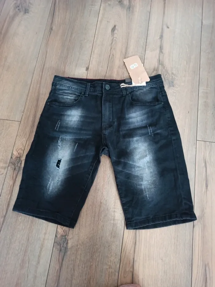 Short en jeans gris foncé délavé 34US