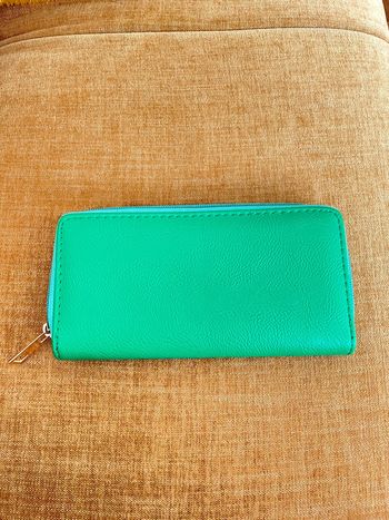 Portefeuille vert neuf
