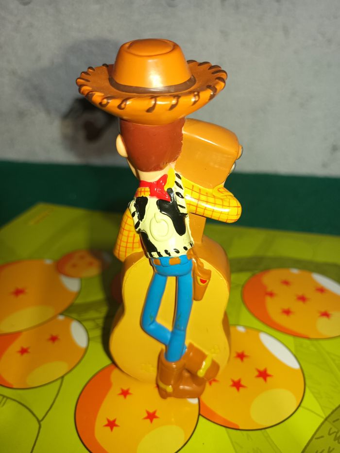 Disney Pixar toys story Woody joueur de guitar - photo numéro 3