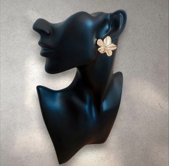 Boucle d'oreille grosse fleur en acier inoxydable dorée neuve