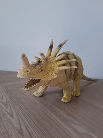 Figurine dinosaure