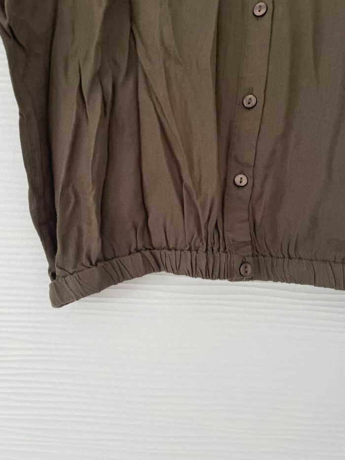 Blouse chemise t-shirt fluide avec boutons vert kaki uni simple basique à manches courtes crop-top - photo numéro 3