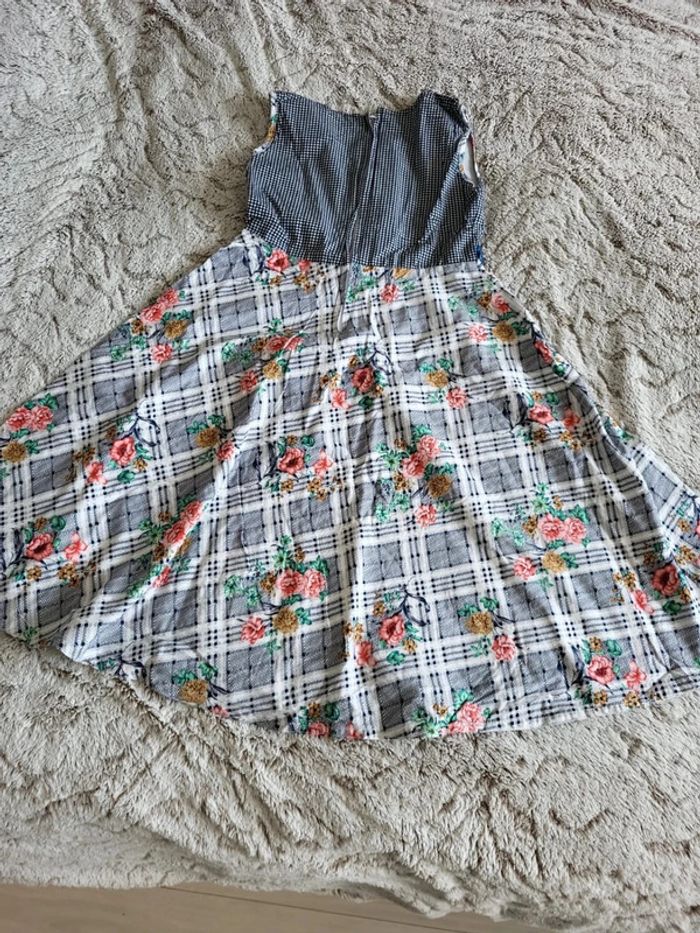 Robe fleurs 32 soit 12 ans neuve - photo numéro 3