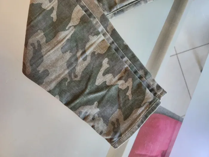 Sympathique Jean Militaire de coupe Skinny de marque Kiabi et de taille 36 - photo numéro 2