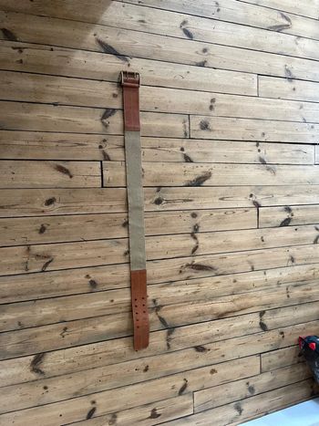 Ceinture élastique et cuir. Naf-Naf.