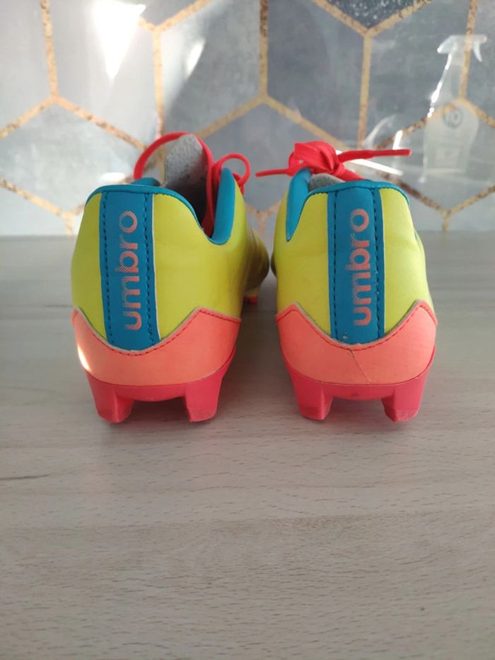 Chaussures de football à crampons taille 37.5 Umbro Velocita club - photo numéro 4