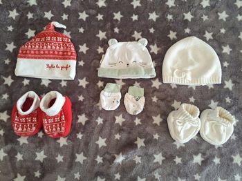 Lot bonnet chaussons naissance