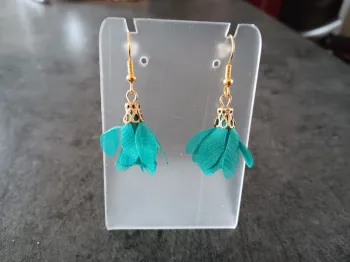 Boucle d'oreille fleur bleu/vert doré