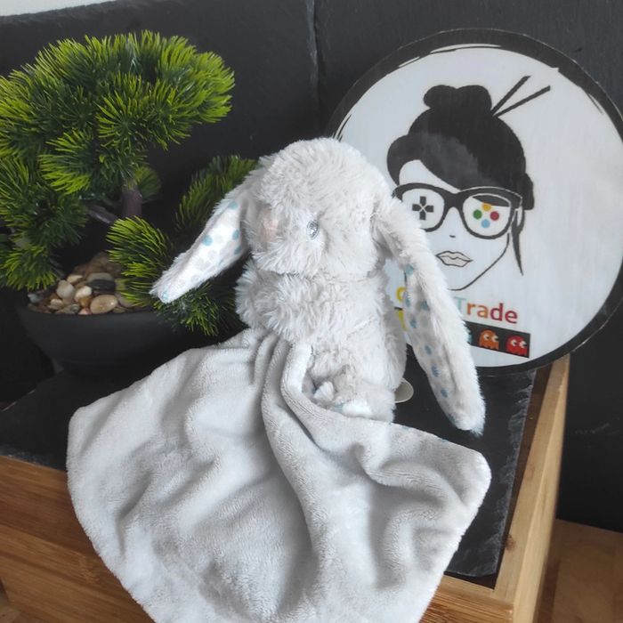 Peluche lapin mouchoir blanc pois Prémaman bleu vert gris rose Orchestra