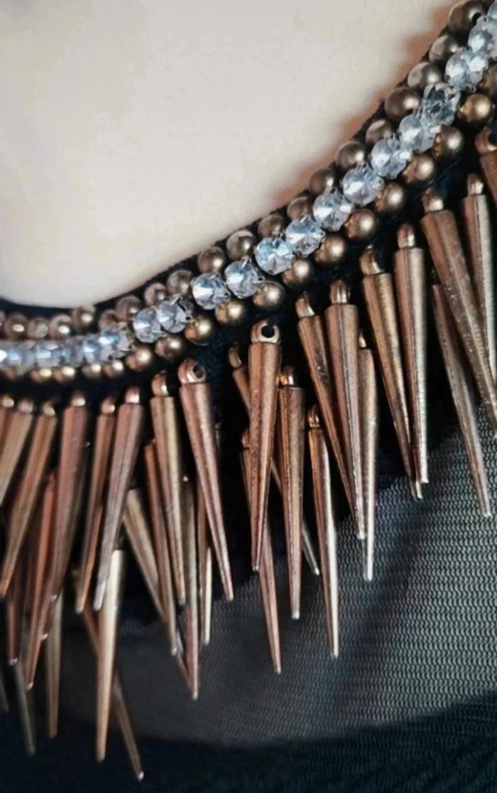 💎haut top sexy cintré évasé péplum avec encolure bijoux rare 2000 y2k noir et doré - photo numéro 3