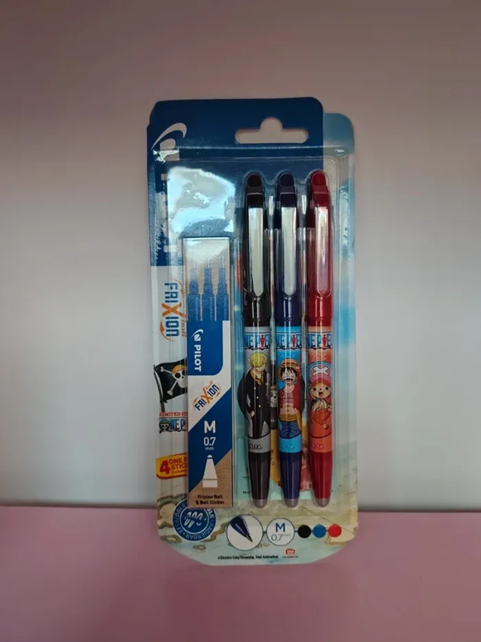 Stylo pilot fixion édition limité one pièce et 3 recharge M 0.7mm