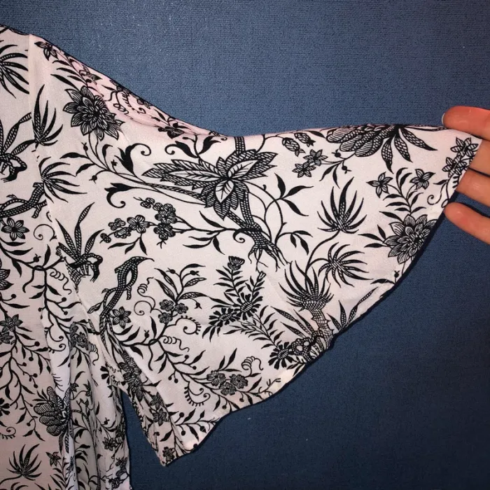 Blouse blanche motifs floraux - photo numéro 2