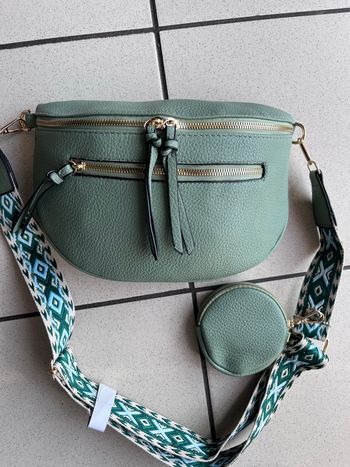 Magnifique sac banane à bandoulière vert