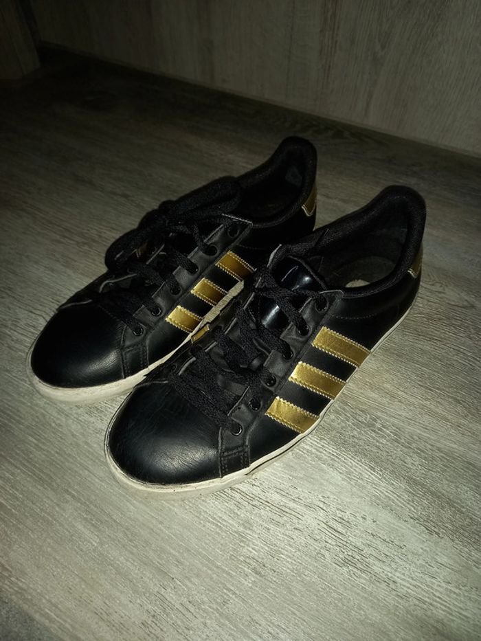 basket basse noire bande doré adidas pointure 39 - photo numéro 2