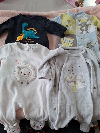 Lot de 4 pyjamas 1 mois