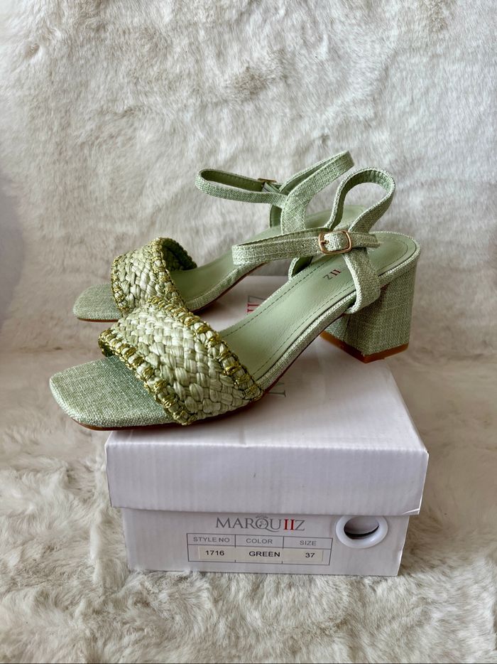 Sandales vert d'eau et dorées pointure 37, talons 7 cm