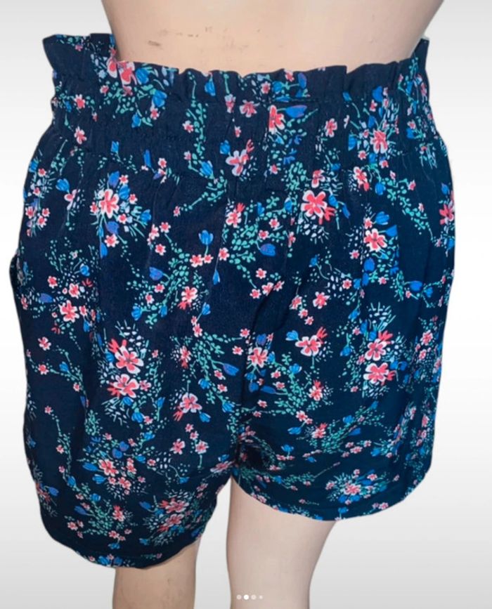 Short bleu marine fleuris - Stars - Taille S/M - photo numéro 3