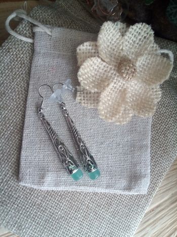 Boucles d'oreilles avec pierres de calcédoine verte