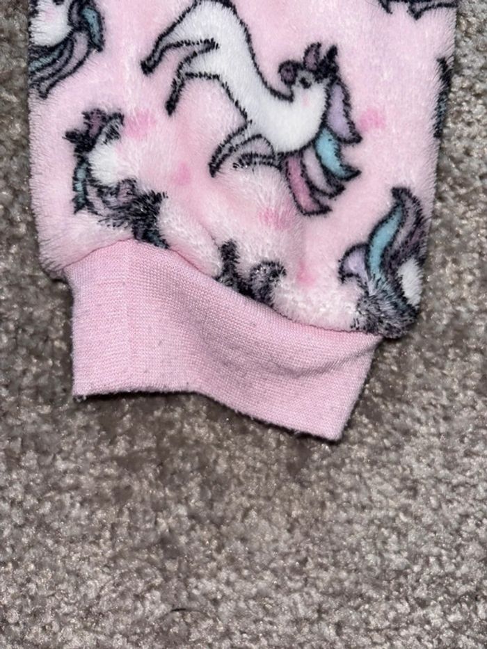 🌺Combinaison pyjama rose au motif licorne Taille 5-6ans/110-116cm🌺 - photo numéro 3