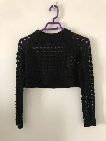 Pull court stradivarius lainage a trous taille S