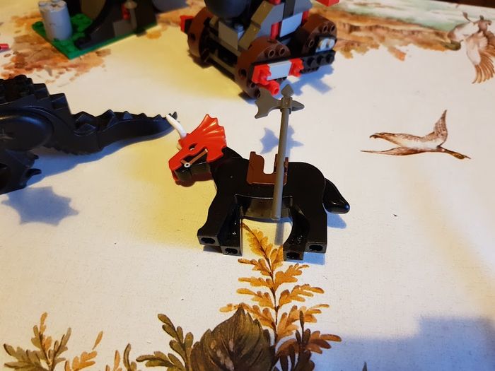 Lot lego vintage castle Knight Kingdom dragon 4807 Fire Attack 6096 Attaque taureau Bull's attack - photo numéro 2