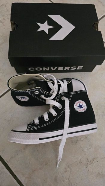 Neuves (non portées )🏷🤩😍🥰 converses pointure 24 mixtes🏷🤩😍🥰👌