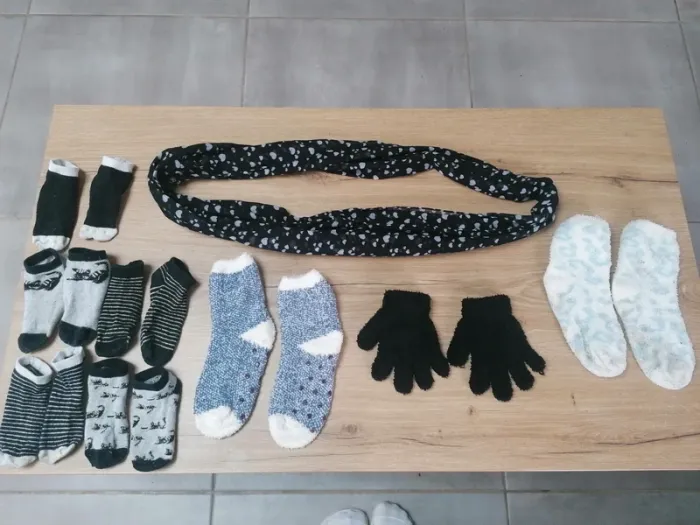 Lot hiver gants / écharpe / chaussettes 31-35 - photo numéro 4