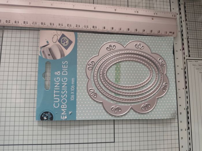 Lot de dies matrice de découpe scrapbooking love 2 craft ovale