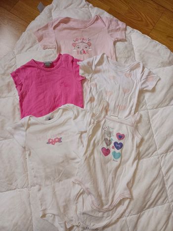Lot cinq bodies 18 mois