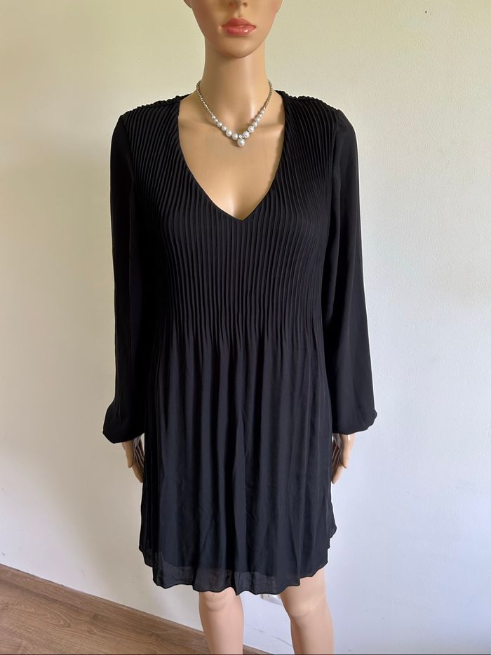 Robe noire plissée à manches longues EDJI taille 36 comme neuve