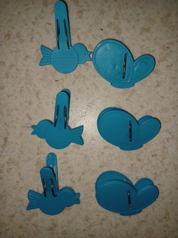 Lot de pinces bleu en plastique