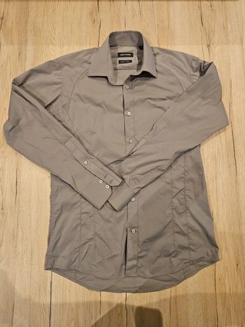 Chemise grise ajustée