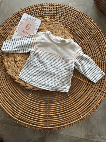 T-shirt, tape-à-l’œil en taille six mois