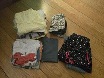Lot de 25 vêtements fille été 6 ans + cadeaux