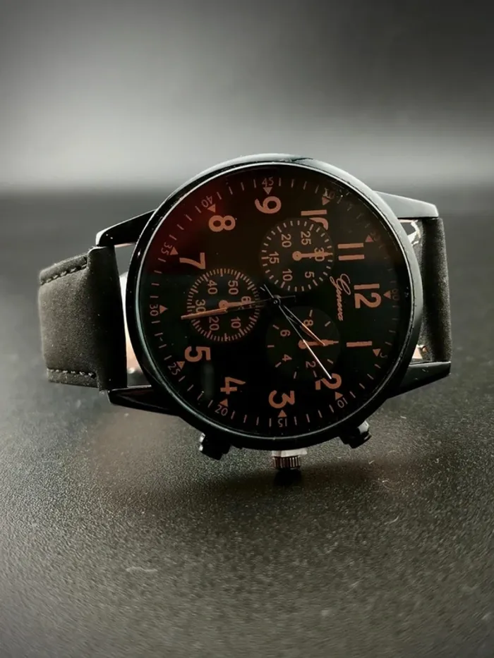 Montre noire et orange, légère style jazzy - photo numéro 2