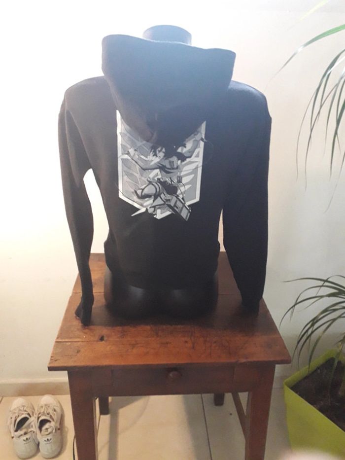 Sweat a capuche noir ado fille attack on titan taille 14 ans xs 34 - photo numéro 4