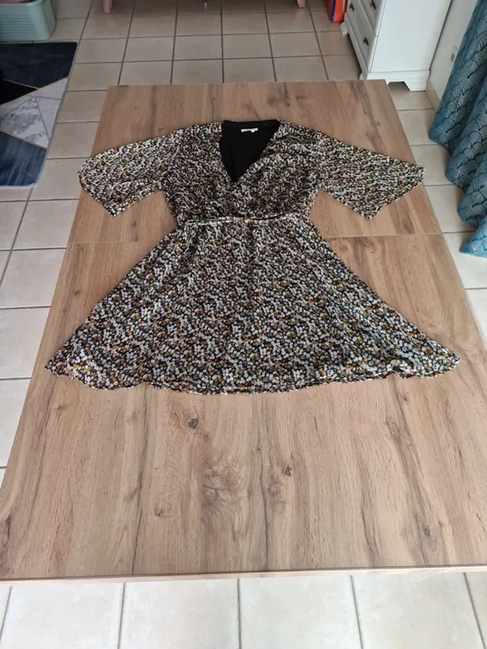 Robe fluide ceinturée - L