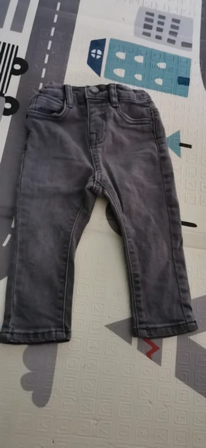 Lot pantalon 12 mois - photo numéro 4