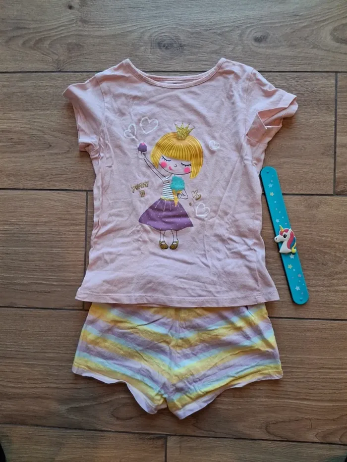 Pyjama short 5 ans très bon état