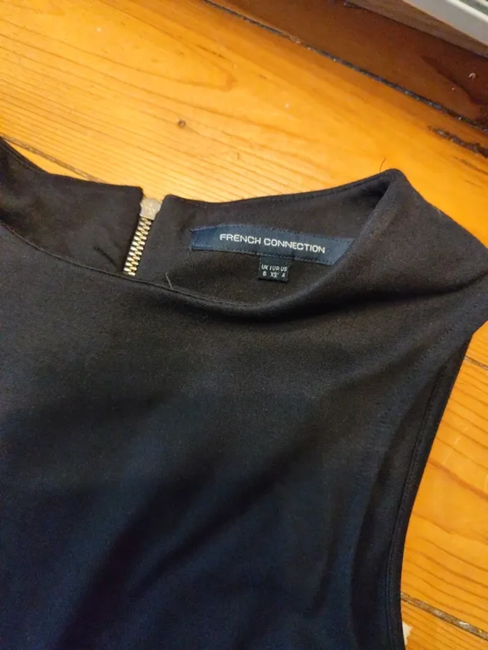 Robe noire longueur midi French Connection XS neuve - photo numéro 3