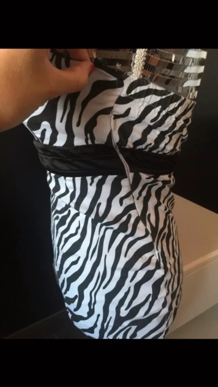 Robe zèbre taille 36/38 - photo numéro 2